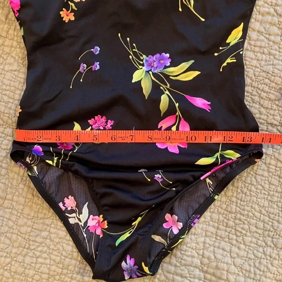 🎉 3/$15 Retro Lands’ End Floral Black Swimsuit 10 - Picture 8 of 9